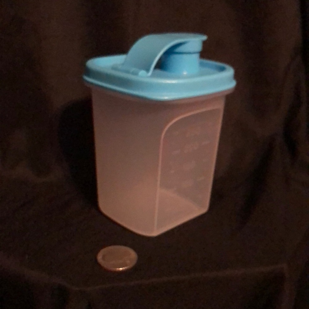 Tupperware Mini pitcher - Picture 4 of 7